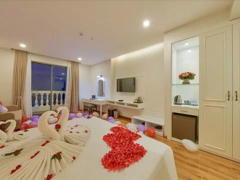 media/roomtypes/080120114221/gallery/nlq1529290546_imperial_nha_trang_hotel.png