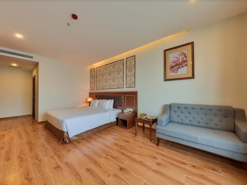 media/roomtypes/080120114221/gallery/ryu1529290544_imperial_nha_trang_hotel.png