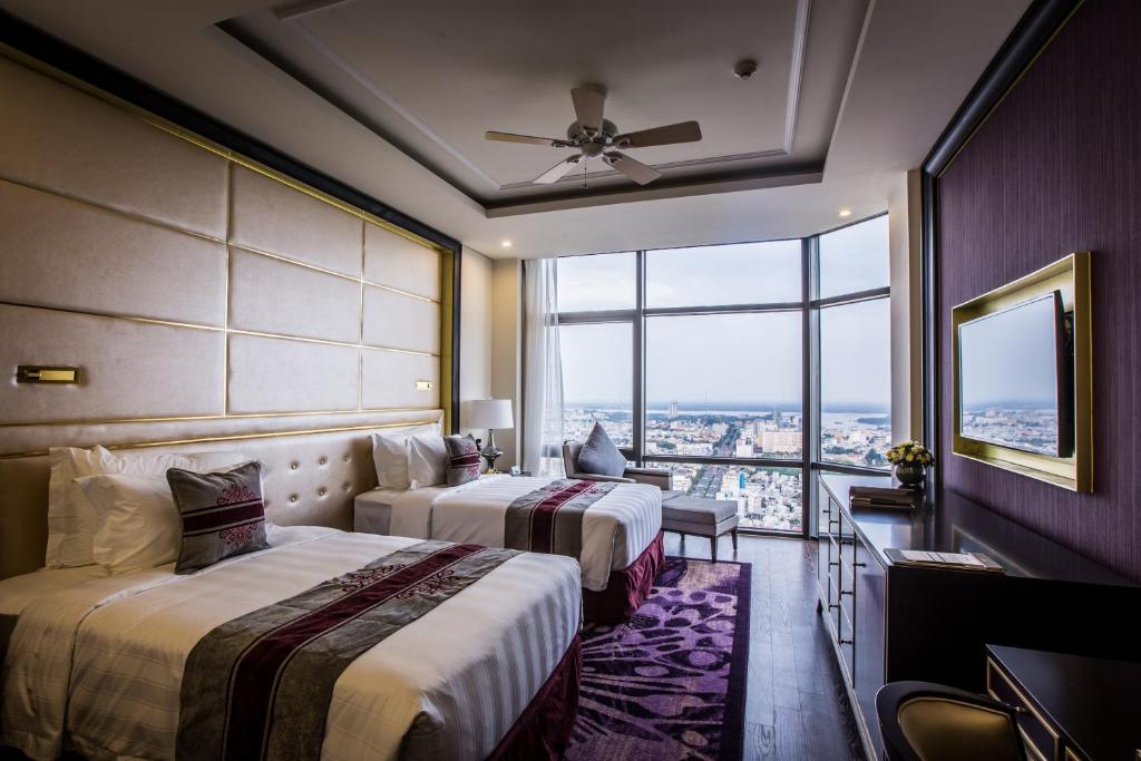 media/roomtypes/080121044820/gallery/vinpearl-hotel-can-tho-deluxe-city-view-2.jpg