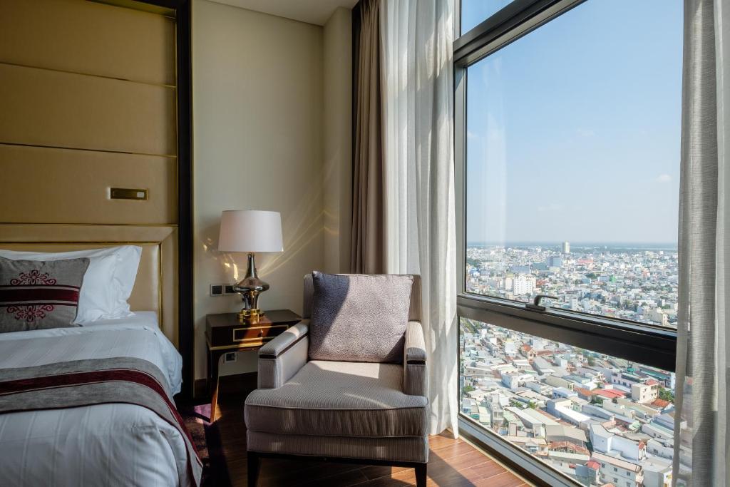 media/roomtypes/080121044820/gallery/vinpearl-hotel-can-tho-deluxe-city-view-5.jpg
