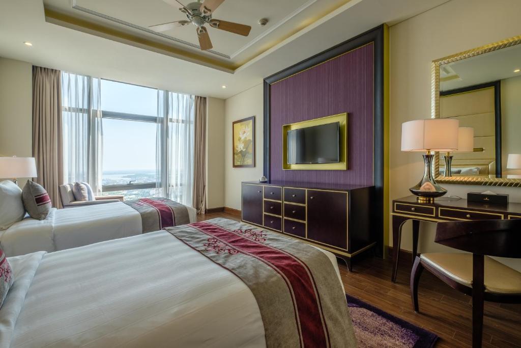 media/roomtypes/080121044952/gallery/vinpearl-hotel-can-tho-deluxe-river-view-2.jpg