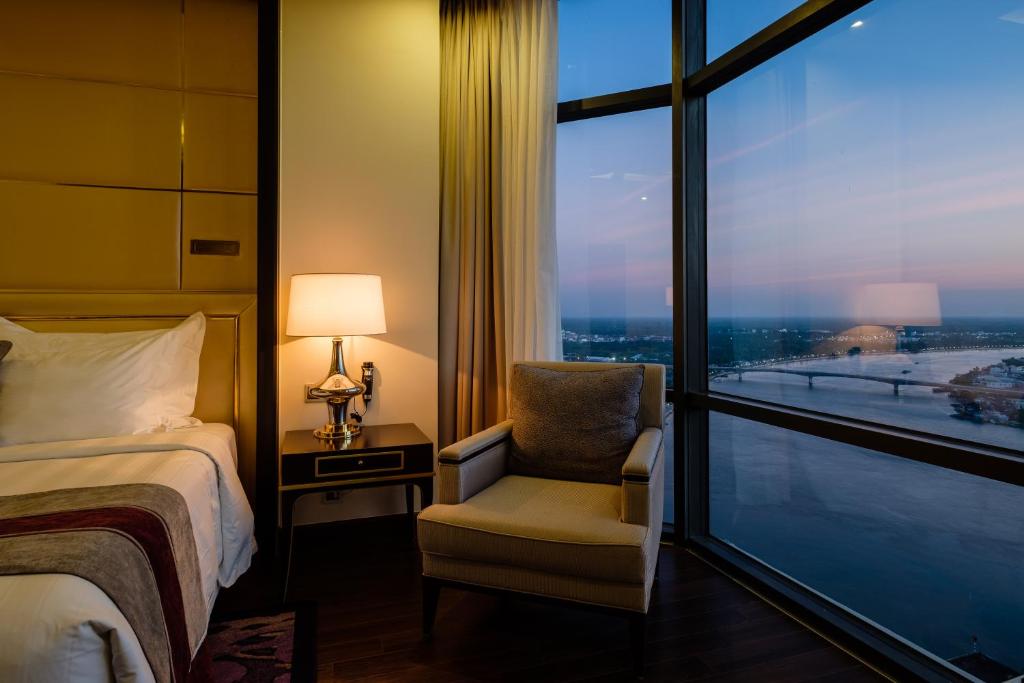media/roomtypes/080121044952/gallery/vinpearl-hotel-can-tho-deluxe-river-view-4.jpg