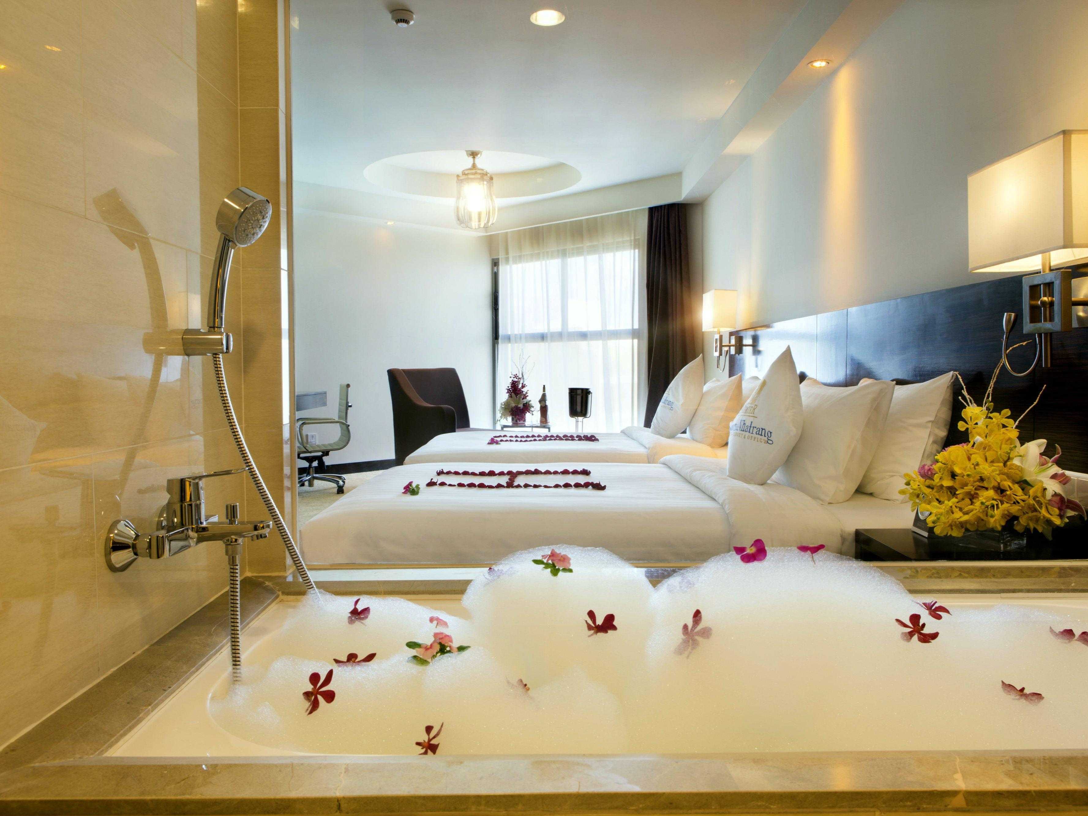 media/roomtypes/080323115649/gallery/khach-san-havana-nha-trang-3-deluxe-city-view-3.jpg
