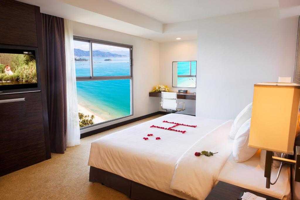 media/roomtypes/080323121332/gallery/khach-san-havana-nha-trang-5-executive-suite-2.jpg