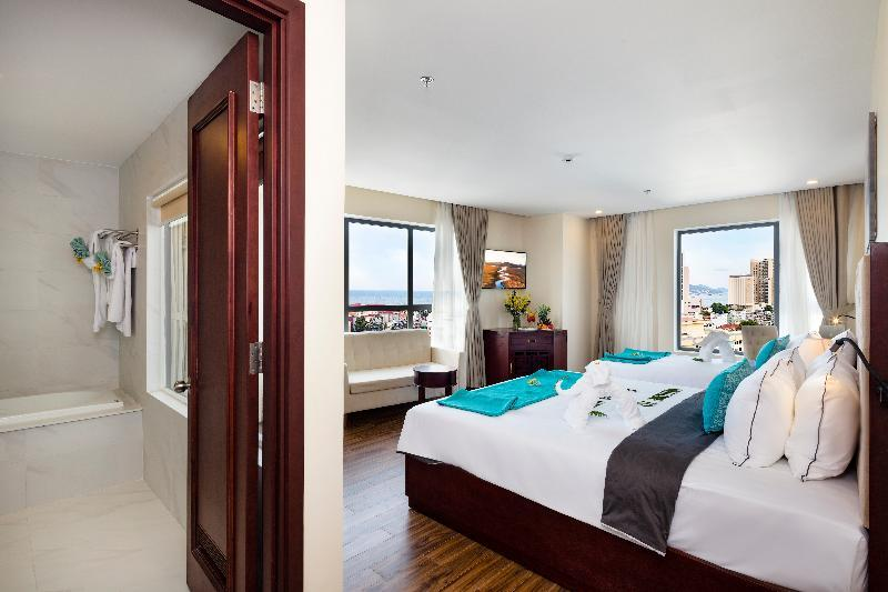 TRIPLE LUXURY CORNER SEA VEW
