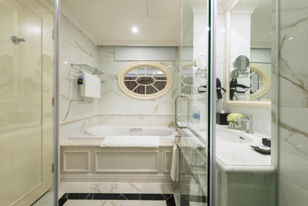 media/roomtypes/090121085742/gallery/vinpearl-hotel-quang-binh-duluxe-city-view-3.jpg