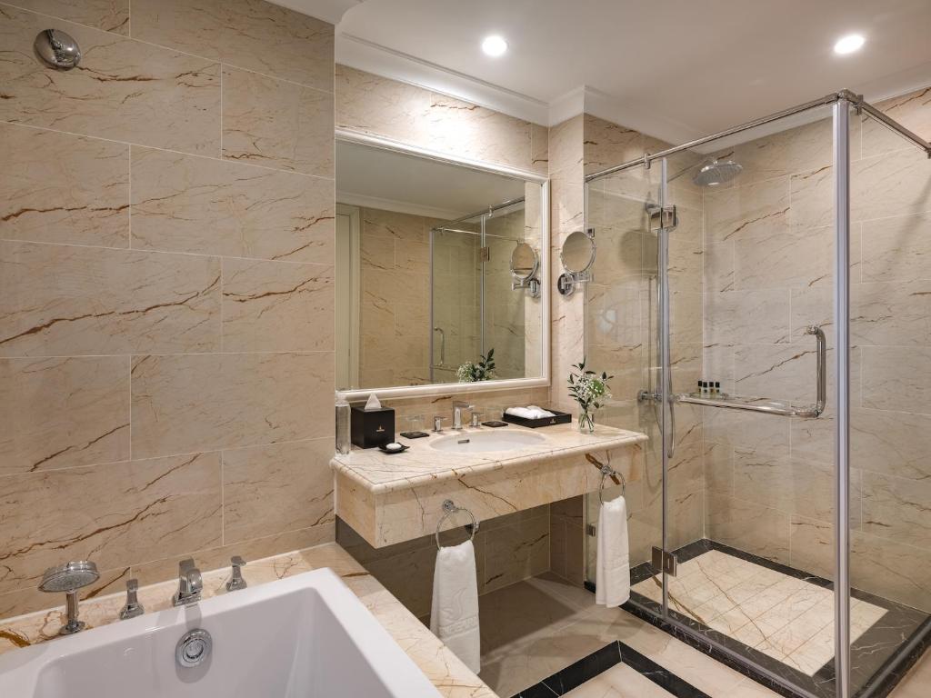 media/roomtypes/090121090439/gallery/vinpearl-hotel-rivera-hai-phong-business-4.jpg