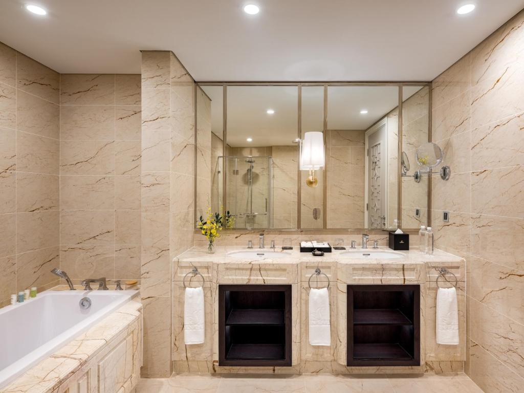 media/roomtypes/090121090615/gallery/vinpearl-hotel-rivera-hai-phong-executive-5.jpg
