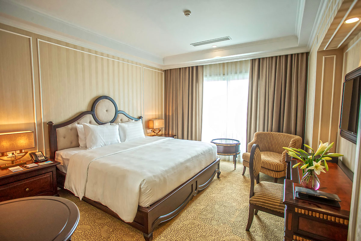 media/roomtypes/090121090741/gallery/vinpearl-hotel-rivera-hai-phong-presidential.jpg