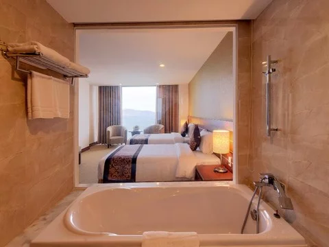 media/roomtypes/100120025221/gallery/cuu1540536819_khach_san_muong_thanh_grand_nha_trang.png