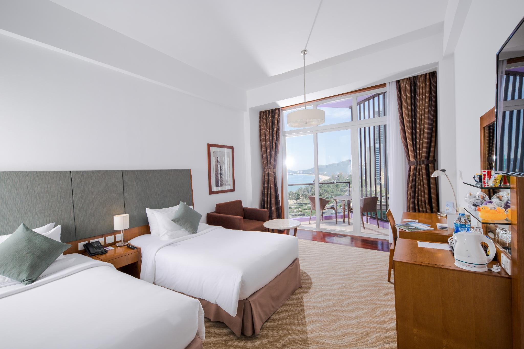 media/roomtypes/100220102747/gallery/khach-san-novotel-nha-trang-16.png