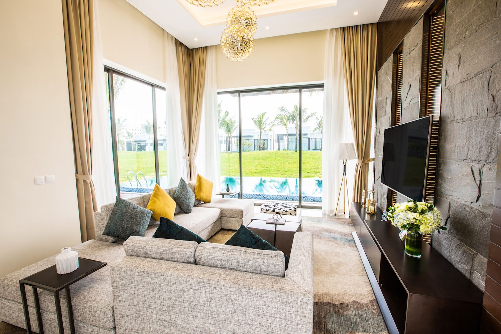 media/roomtypes/110121020145/gallery/vinpearl-resort-golf-nam-hoi-an-villa-2-bedroom-3.jpg