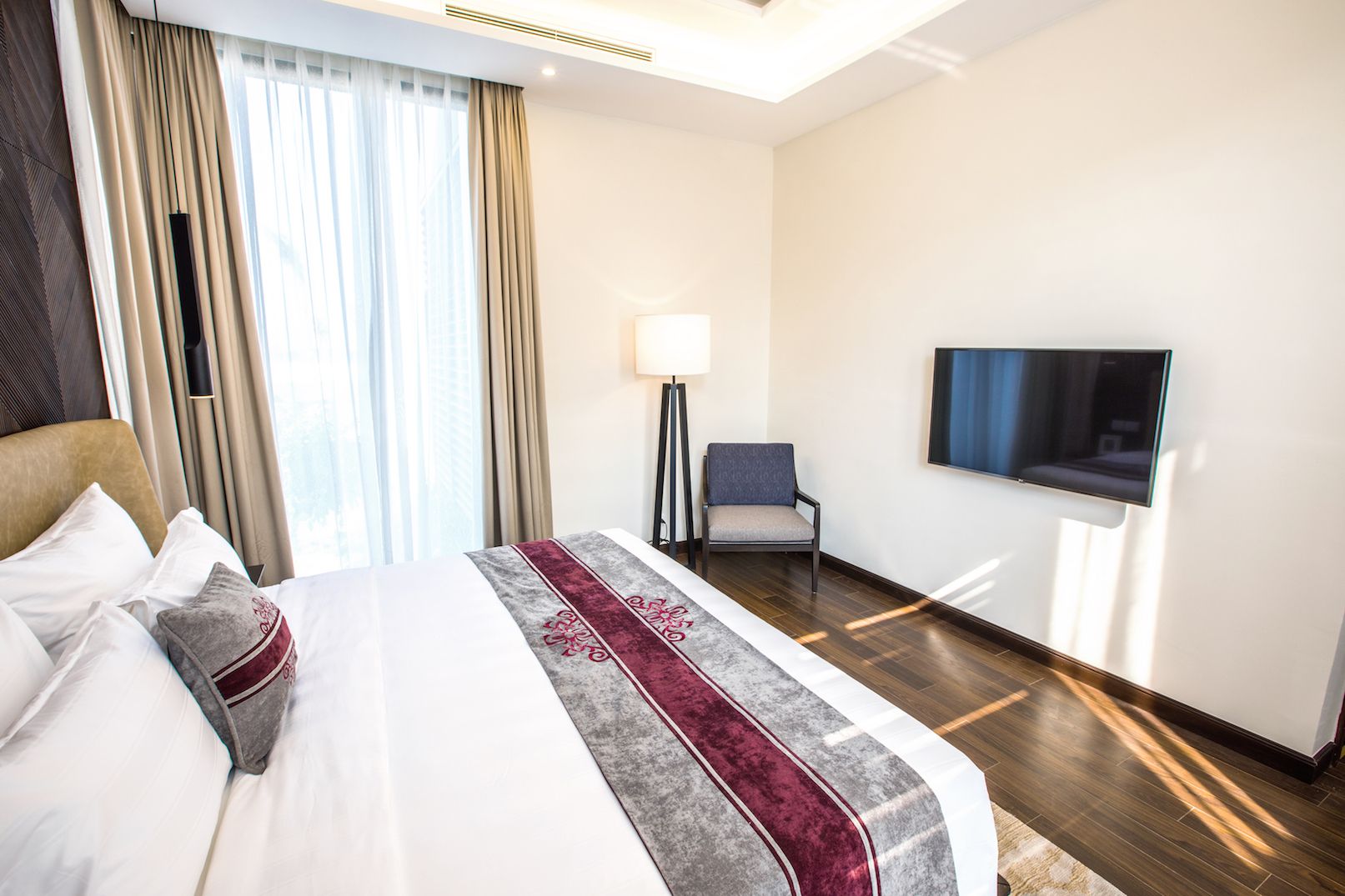 media/roomtypes/110121020145/gallery/vinpearl-resort-golf-nam-hoi-an-villa-2-bedroom.jpg