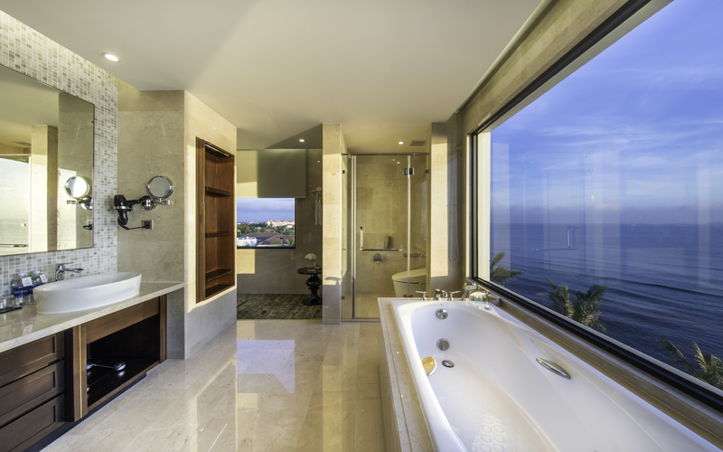 media/roomtypes/110121091236/gallery/vinpearl-resort-spa-hoi-an-presidential-suite-4.jpg