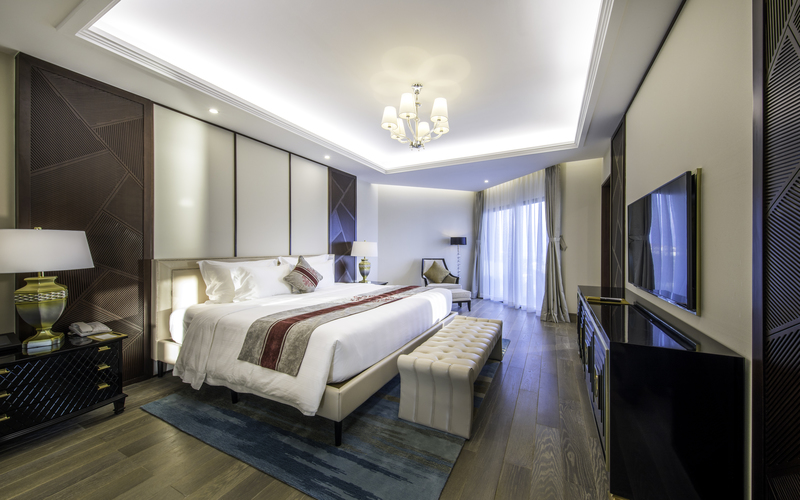media/roomtypes/110121091236/gallery/vinpearl-resort-spa-hoi-an-presidential-suite-6.jpg