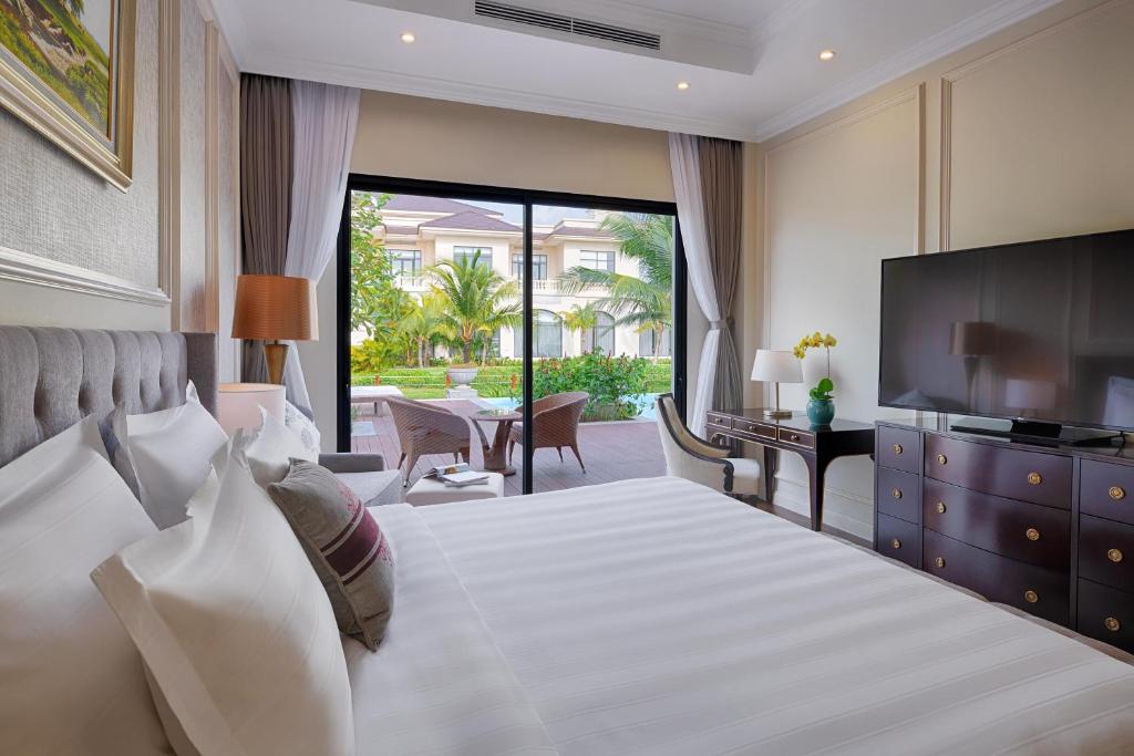 media/roomtypes/110121095317/gallery/vinpearl-discovery-2-phu-quoc-villa-3-bedroom-13.jpg