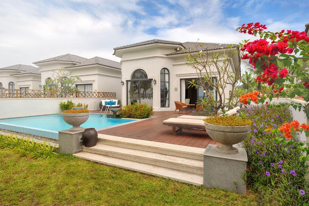 media/roomtypes/110121095317/gallery/vinpearl-discovery-2-phu-quoc-villa-3-bedroom-5.jpg