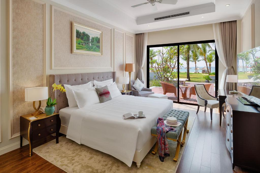 media/roomtypes/110121095850/gallery/vinpearl-discovery-2-phu-quoc-villa-3-bedroom-ocean-view-11.jpg