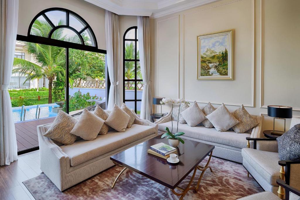 media/roomtypes/110121095850/gallery/vinpearl-discovery-2-phu-quoc-villa-3-bedroom-ocean-view-4.jpg