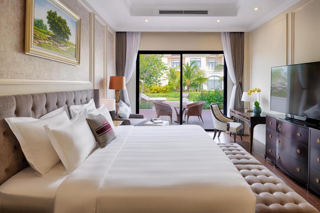 media/roomtypes/110121095850/gallery/vinpearl-discovery-2-phu-quoc-villa-3-bedroom-ocean-view-5.jpg