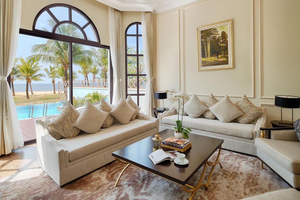 media/roomtypes/110121095850/gallery/vinpearl-discovery-2-phu-quoc-villa-3-bedroom-ocean-view-9.jpg