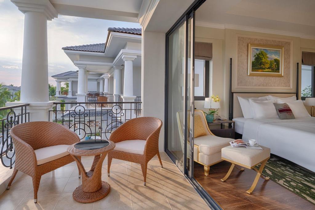 media/roomtypes/110121100345/gallery/vinpearl-discovery-2-phu-quoc-villa-4-bedroom-1.jpg