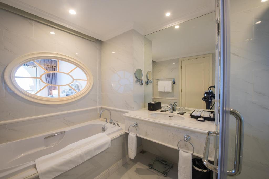 media/roomtypes/110121103851/gallery/vinpearl-discovery-cua-hoi-duluxe-2.jpg
