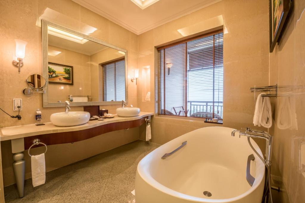 media/roomtypes/110121112133/gallery/vinpearl-luxury-da-nang-duluxe-3.jpg