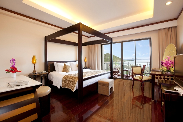 media/roomtypes/110121112621/gallery/vinpearl-luxury-da-nang-presidential-1.jpg