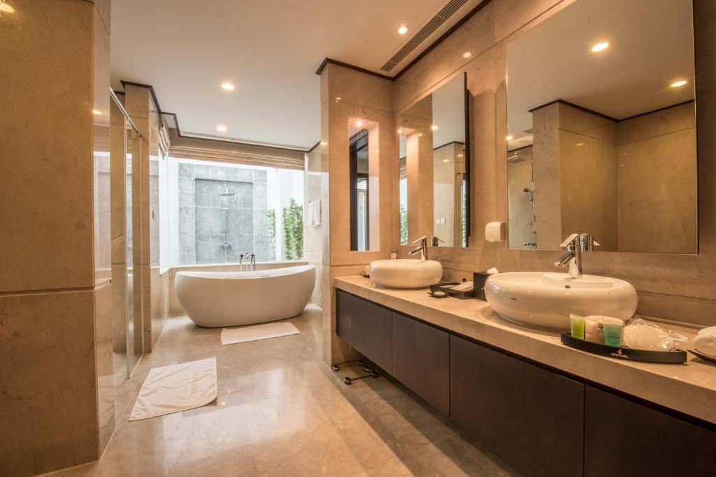 media/roomtypes/110121112909/gallery/vinpearl-luxury-da-nang-villa-4bedroom-11.jpg