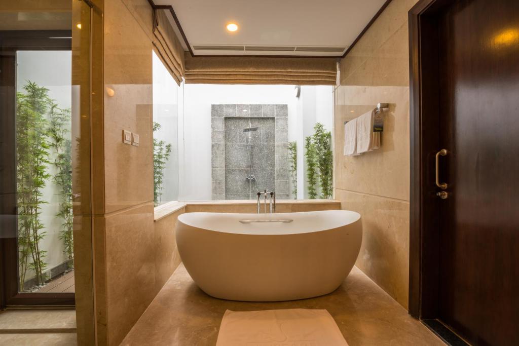 media/roomtypes/110121113336/gallery/vinpearl-luxury-da-nang-villa-4bedroom-12.jpg