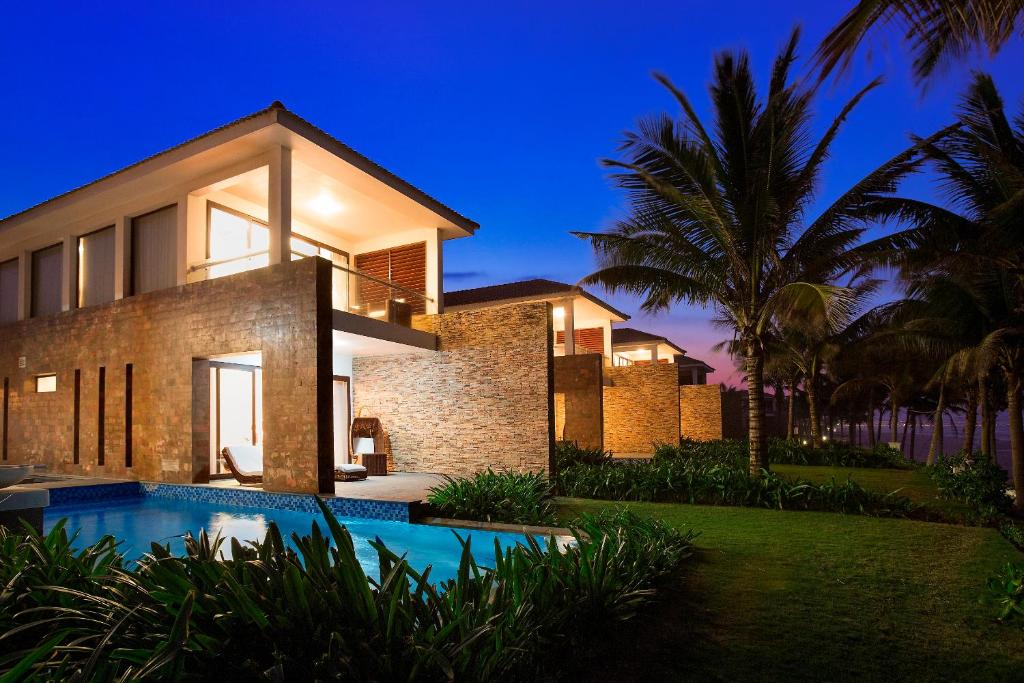 media/roomtypes/110121113336/gallery/vinpearl-luxury-da-nang-villa-4bedroom-3.jpg