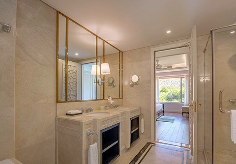 media/roomtypes/130120035911/gallery/yqp1540536213_vinpearl_resort_nha_trang.png