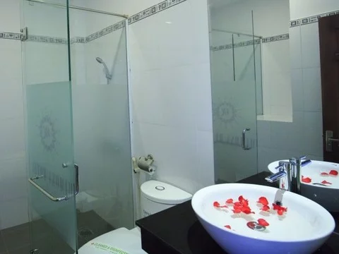 media/roomtypes/130120042233/gallery/zdo1505708350_khach_san_mimosa.png