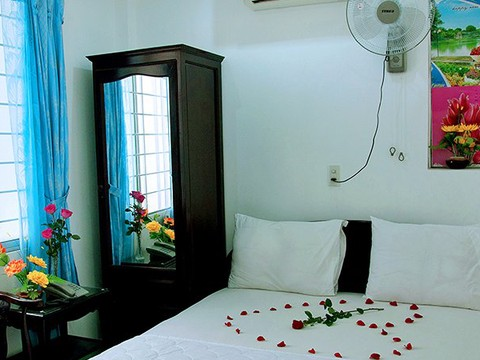 media/roomtypes/130120101359/gallery/gyf1412649111_khach-san-queen-nha-trang-(1).png