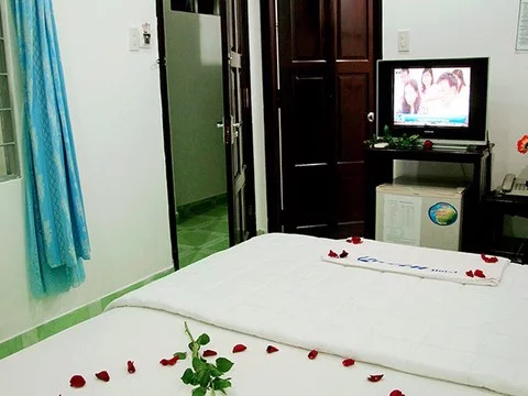 media/roomtypes/130120101700/gallery/tsa1412649111_khach-san-queen-nha-trang.png