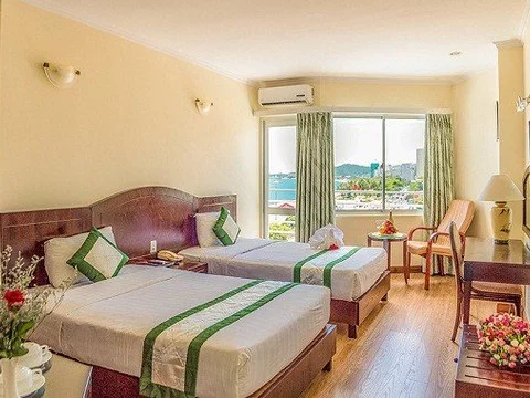 media/roomtypes/130120111821/gallery/nlt1508396540_khach_san_nha_trang_lodge-(1).png