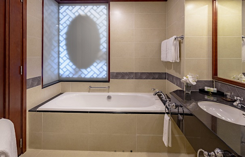 media/roomtypes/130120121021/gallery/b4w1540529909_vinpearl_resort_nha_trang.png