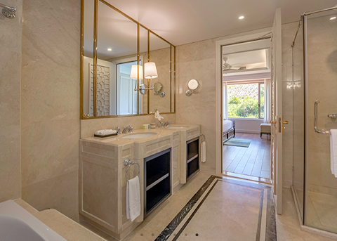 media/roomtypes/130120121559/gallery/xaq1540529683_vinpearl_resort_nha_trang.png