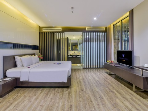 Premier Double/Twin City View