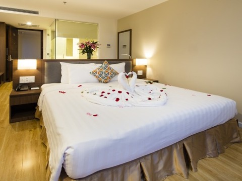 media/roomtypes/150220104405/gallery/khach_san_king_town_grand_nha_trang_12.png