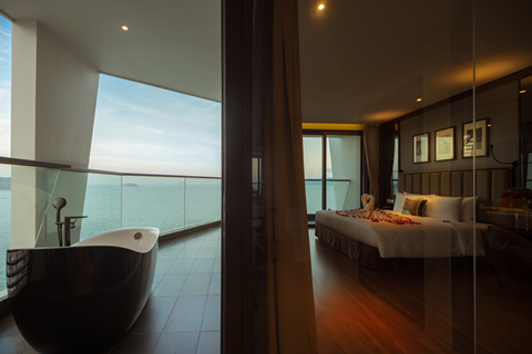 media/roomtypes/160120044311/gallery/zf01534255925_boton_blue_hotel_spa.png