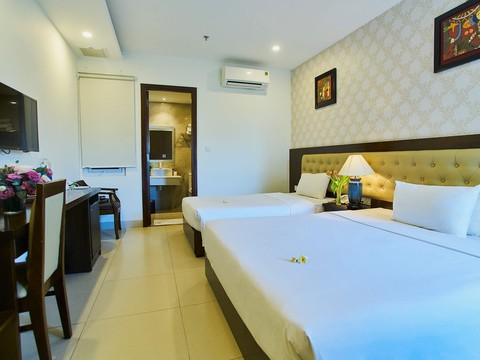 Deluxe Triple Partial Sea View
