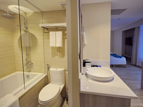media/roomtypes/170220095616/gallery/the-mcr-luxury-nha-trang-27.png