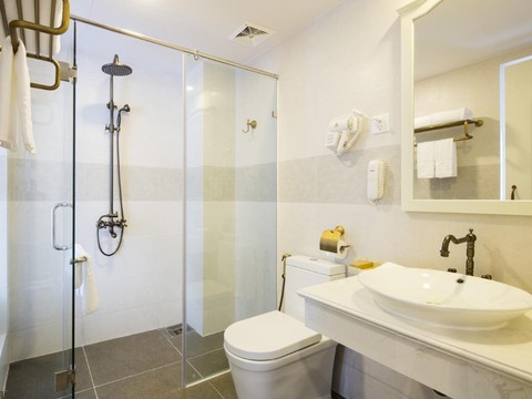 media/roomtypes/170220100745/gallery/khach-san-isena-nha-trang-12.png