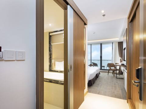 media/roomtypes/190120032229/gallery/khach-san-comodo-nha-trang-24.png