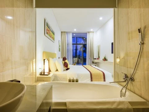 media/roomtypes/190120034605/gallery/gay1521606020_diamond_bay_condotel_resort_nha_trang.png
