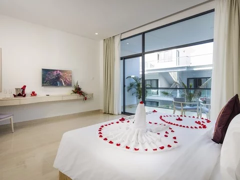 media/roomtypes/190120034605/gallery/gce1521606021_diamond_bay_condotel_resort_nha_trang.png