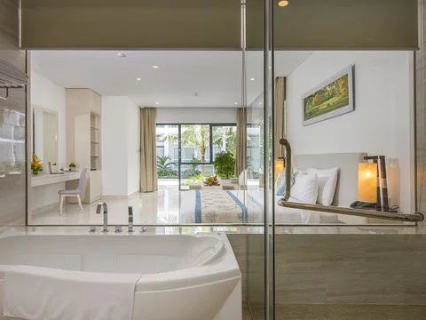 media/roomtypes/190120034745/gallery/pxb1521456885_diamond_bay_condotel_resort_nha_trang.png