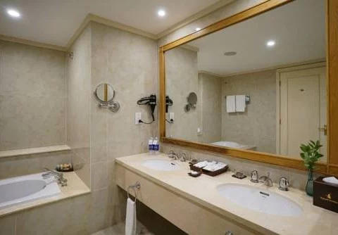 media/roomtypes/190120092659/gallery/ogz1540652392_vinpearl_resort_spa_nha_trang_bay.png